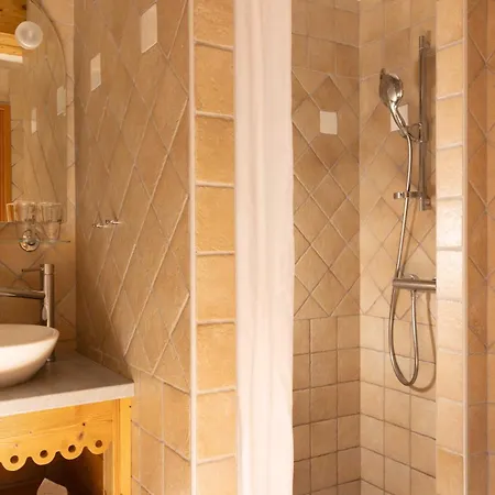 Du Manoir Hotel 3*
