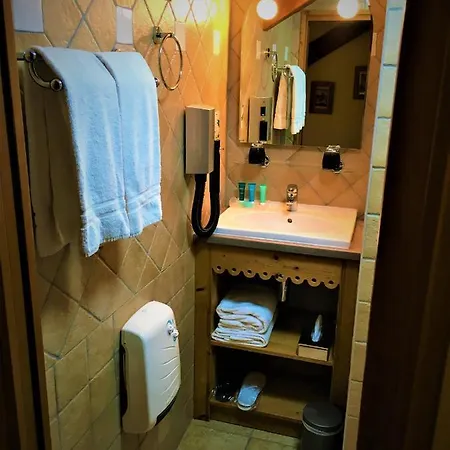 Du Manoir Hotel 3*